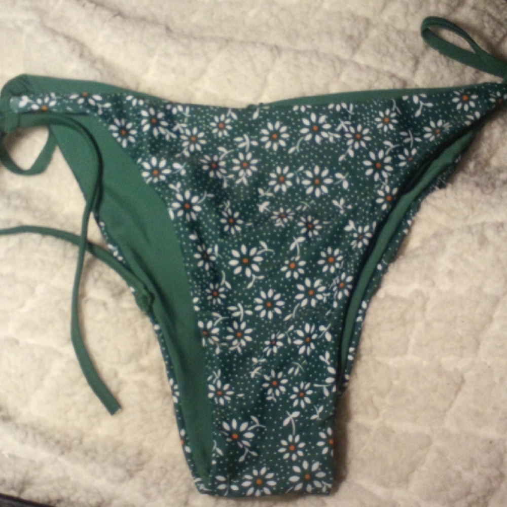 NWT! Zaful Green Floral Bikini Bottom